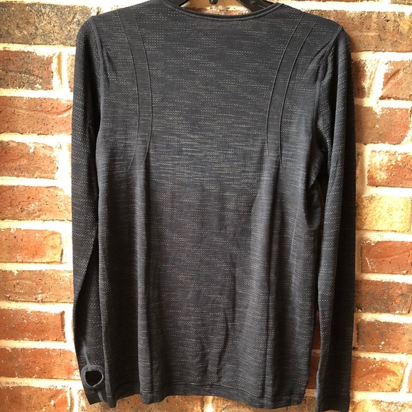 ‼️SOLD‼️Women’s long sleeve Under Armour Shirt - Picture 2 of 8